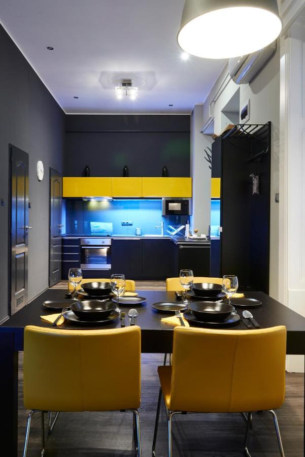 Central Location Yellow-Black Apartment Budapest Exterior photo