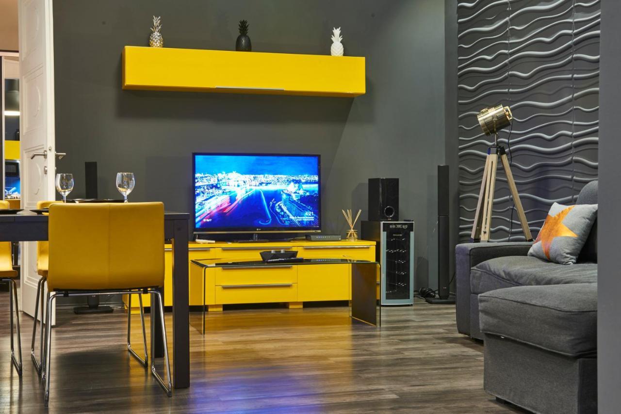Central Location Yellow-Black Apartment Budapest Exterior photo